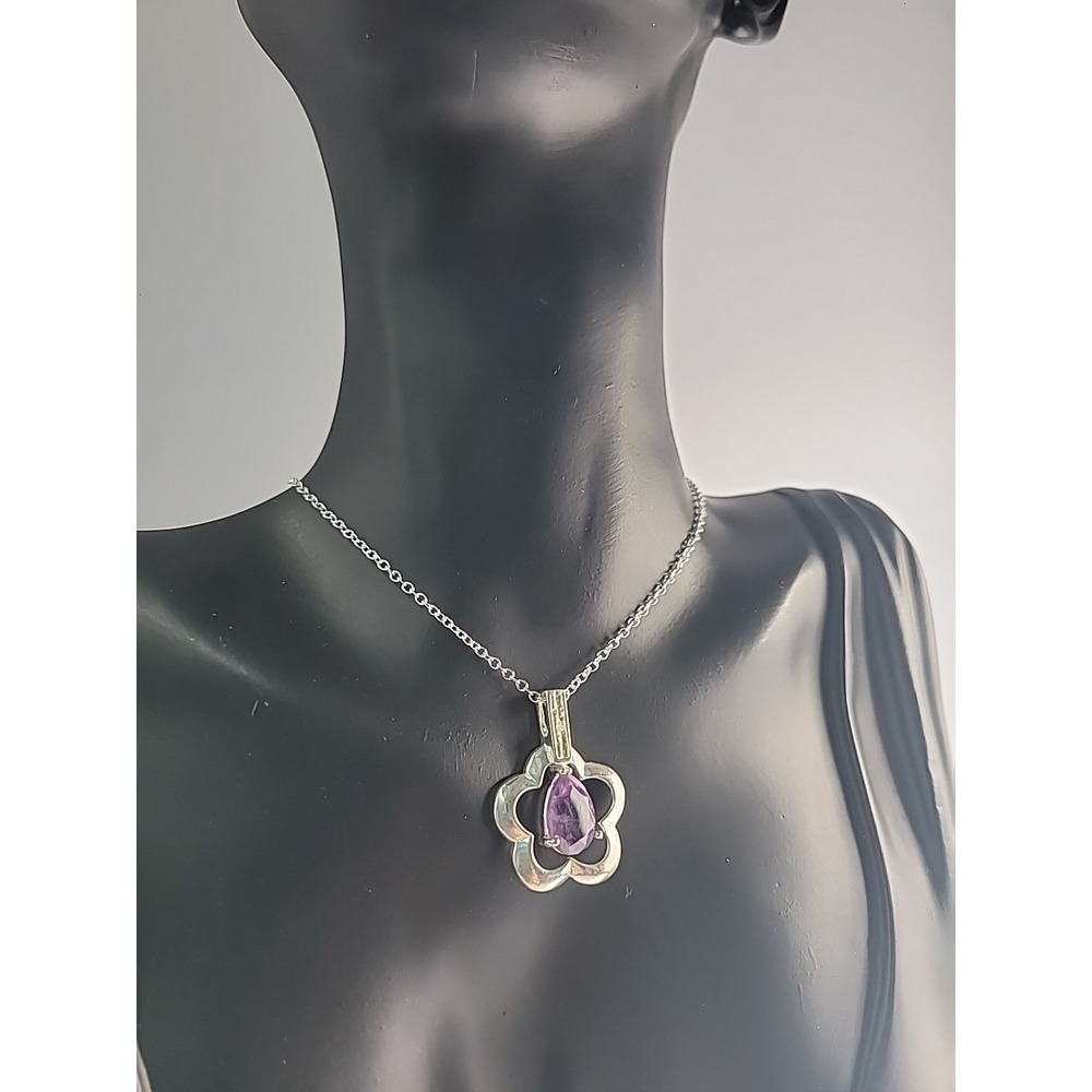 Vintage Silver Tone Quatrefoil Flower Pendant Necklace Purple Teardrop Stone - Picture 4 of 11